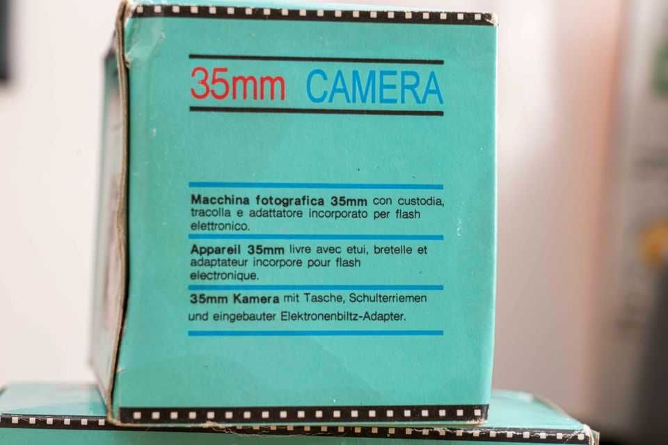 Maquina fotográfica de película de 35mm, marca CMI 35.