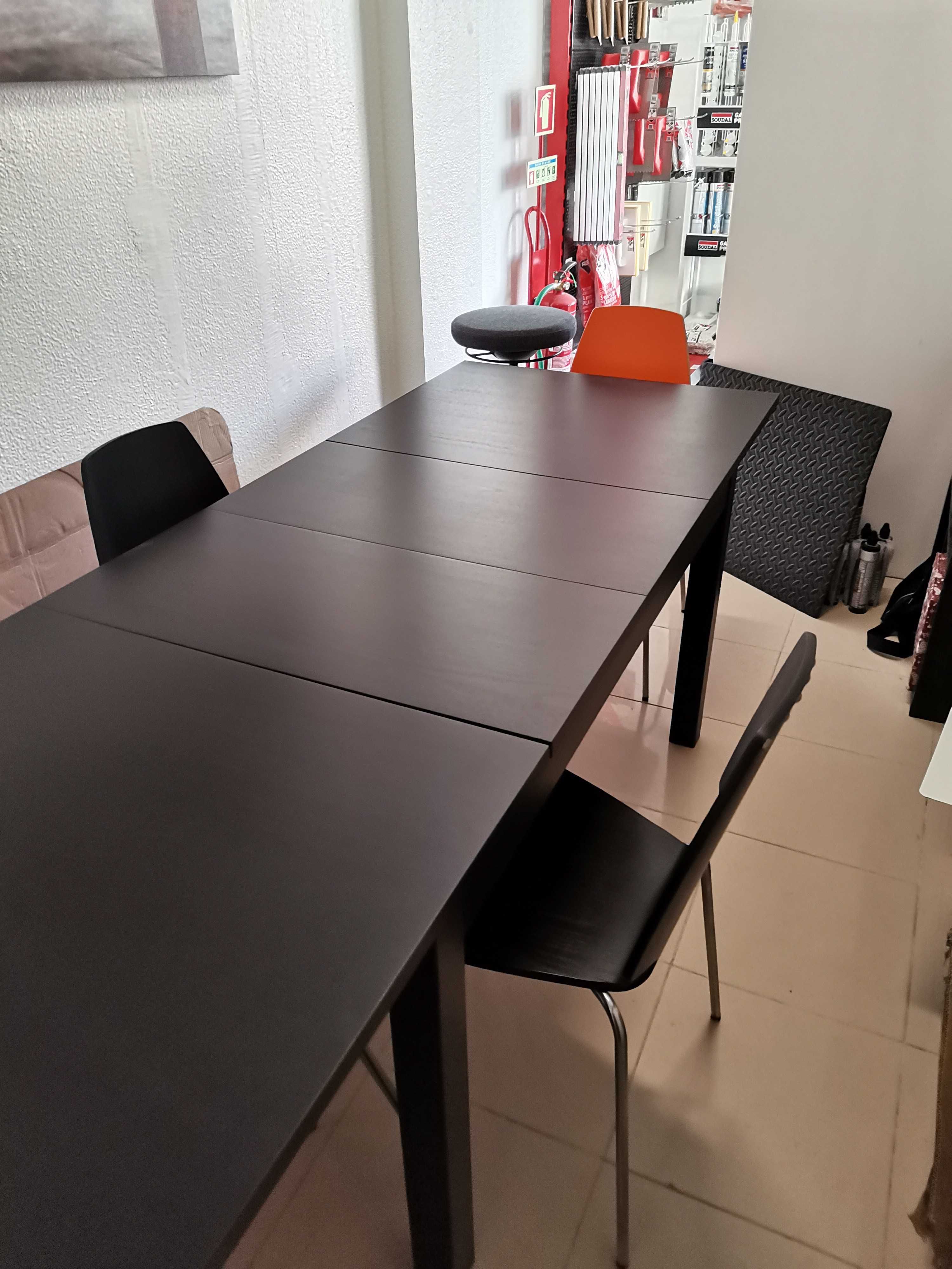 Mesa refeições ou reuniões e Cadeiras