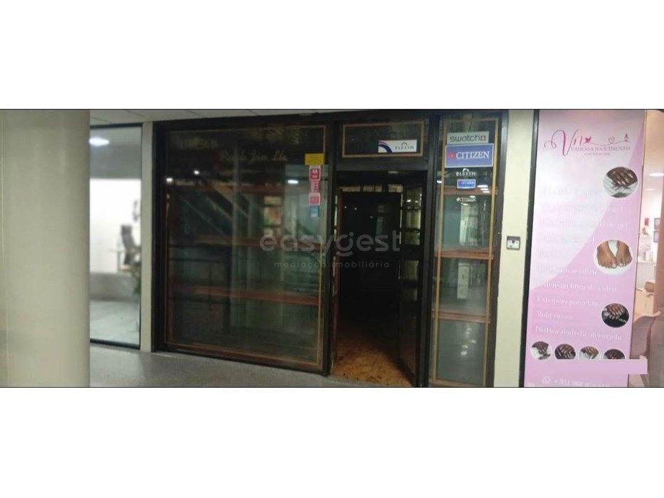 Loja para Comércio no Centro Comercial D. Dinis - Leiria