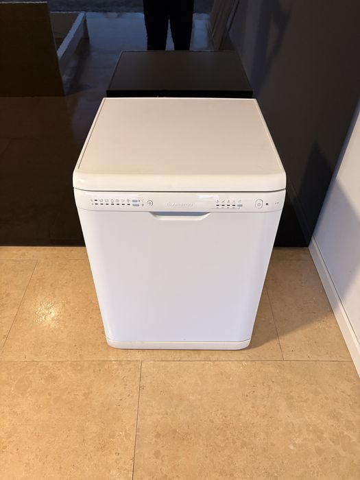 Máquina de lavar loiça Ariston