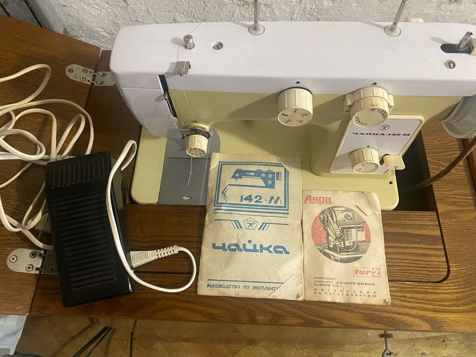 Швейна машинка Чайка 142-М