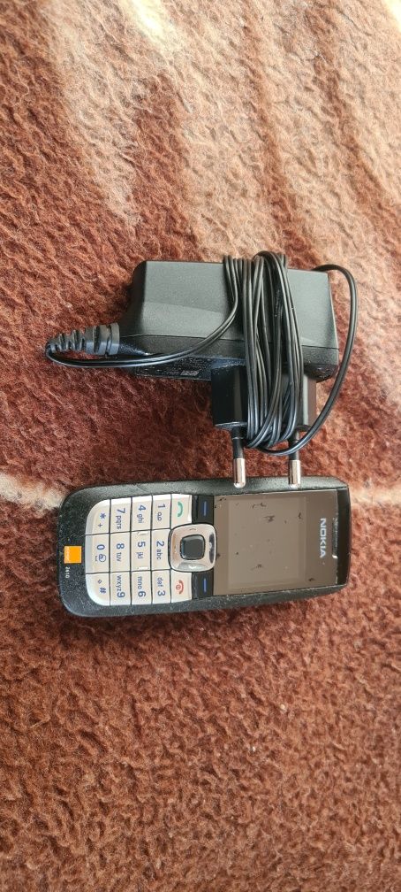 Nokia 2610 z ładowarką