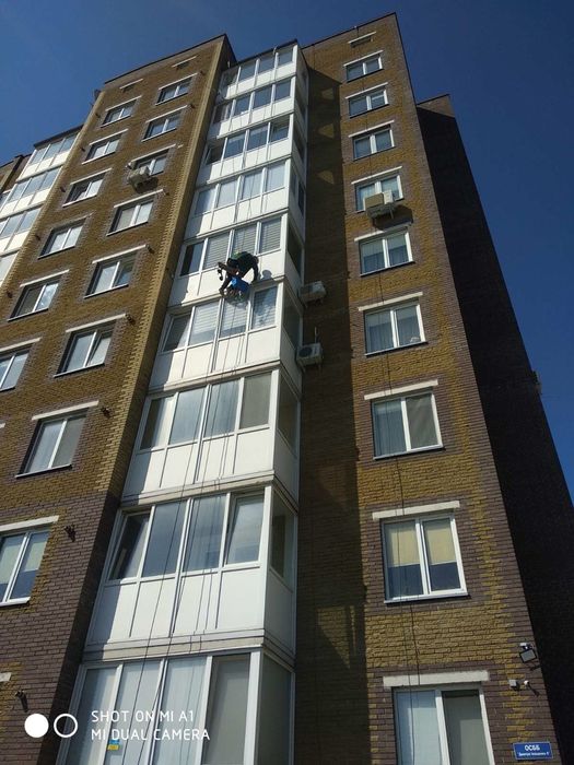 Мийка вікон квартир трц офісів дах будинку миття  альпіністи шви