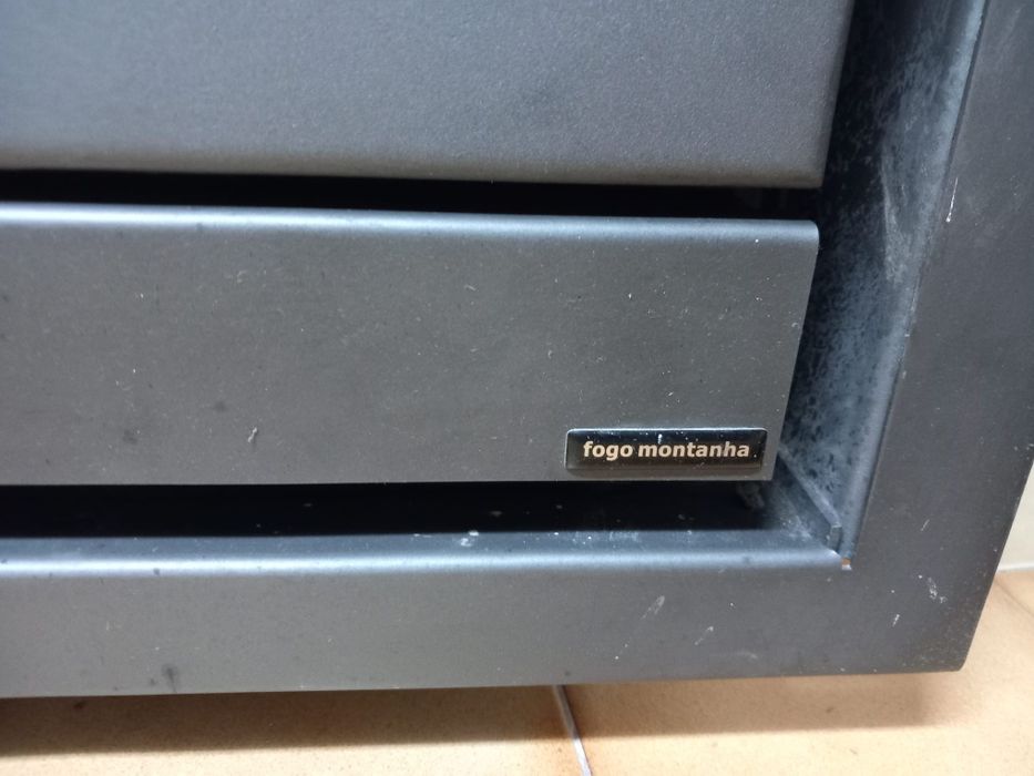 Recuperador de calor com ventilador e moldura.