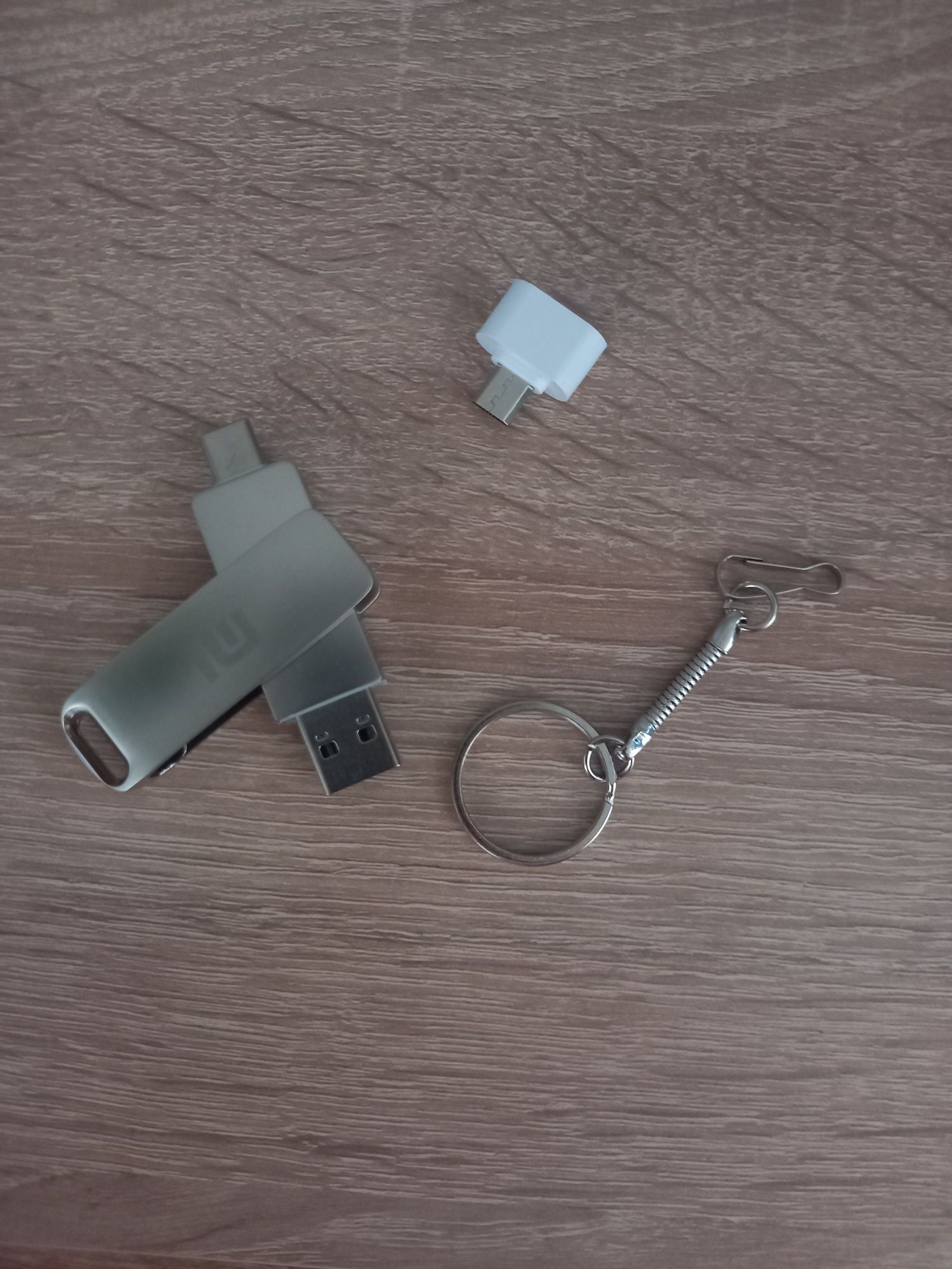 USB накопичува на 2тб.