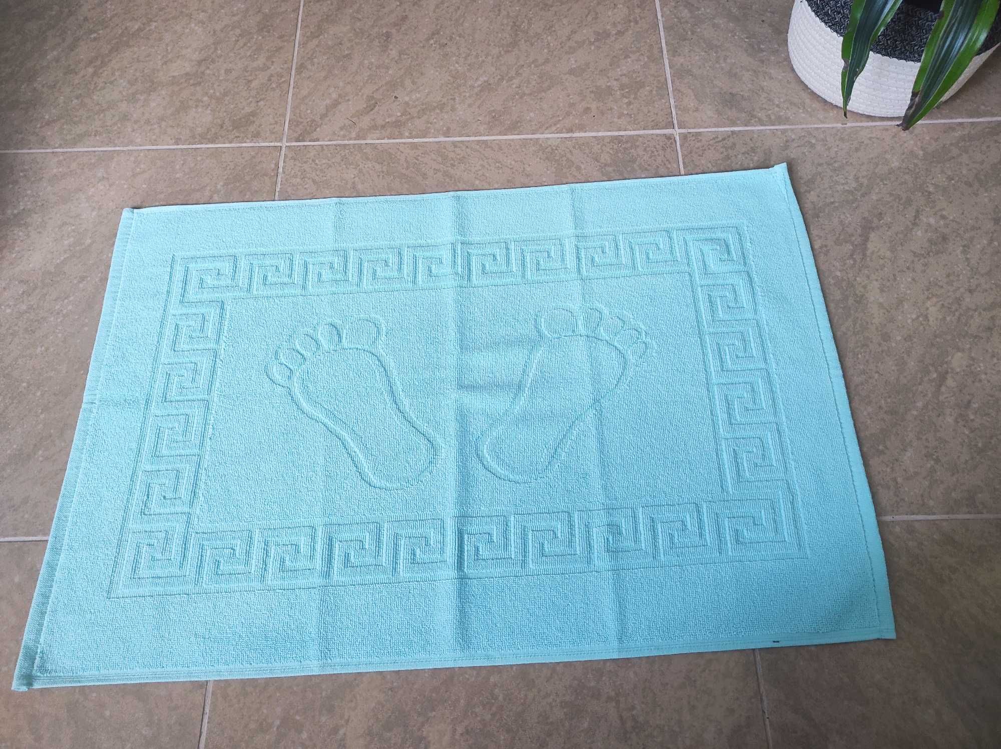 Dywanik łazienkowy / ręcznik podłogowy stópki