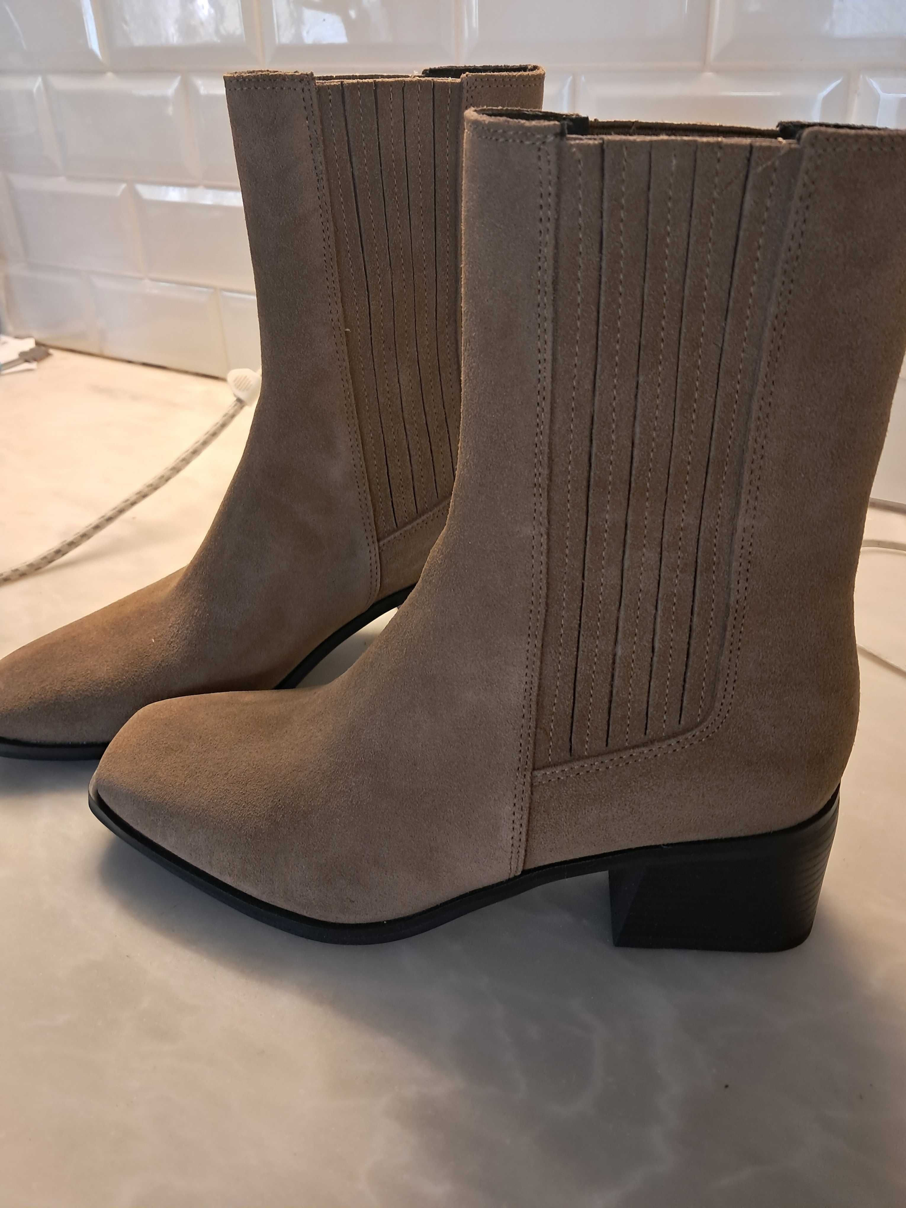 Botins novos Pull and Bear 39 bejes acastanhados