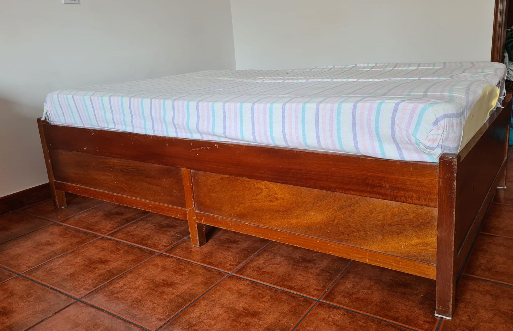 Cama pessoa e meia com colchão
