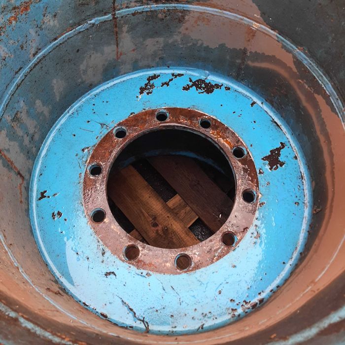 Koła szerokie  balonowe przyczepa rozrzutnik