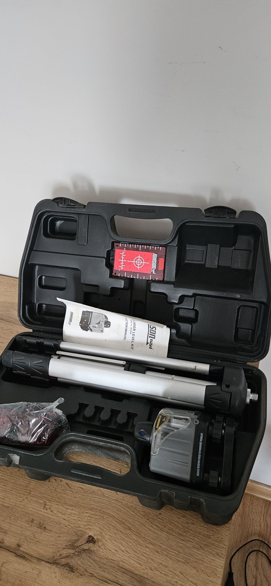Laser rotacyjny Johnson z walizką, statywem