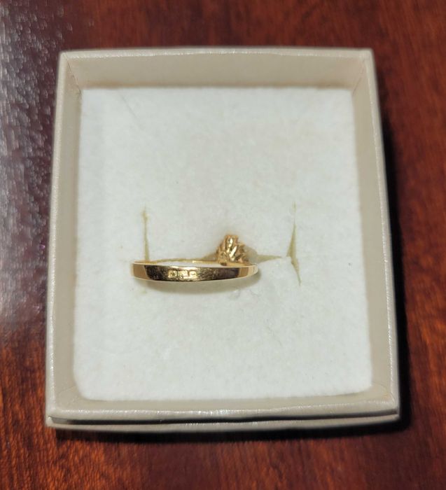 Anel em ouro e diamantes