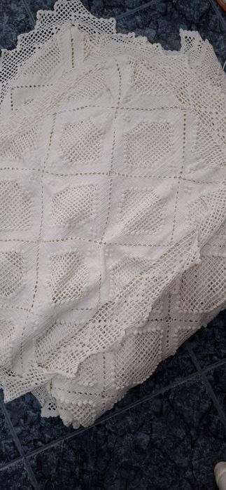 4 Colchas de Croché, com as almofadas + 1 Clocha s/ almofadas.