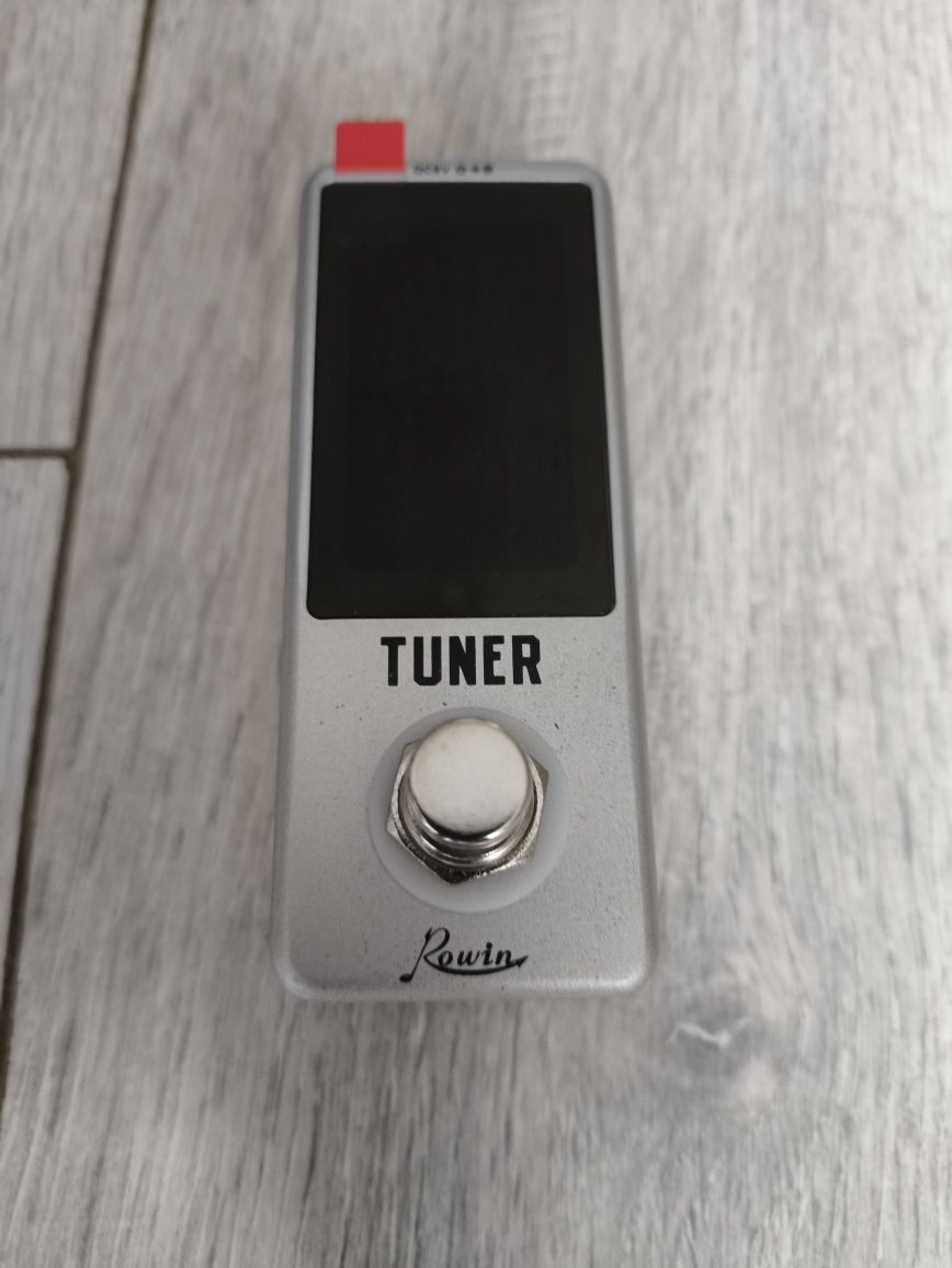 Tuner gitarowy, stroik