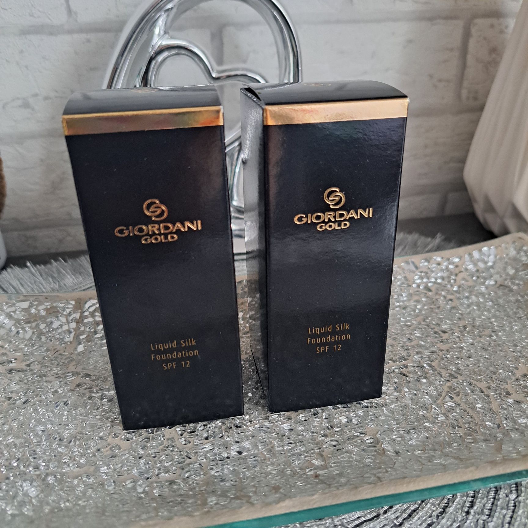 Podkład Giordani Gold Silk Liquid Light Ivory 2szt. Oriflame
