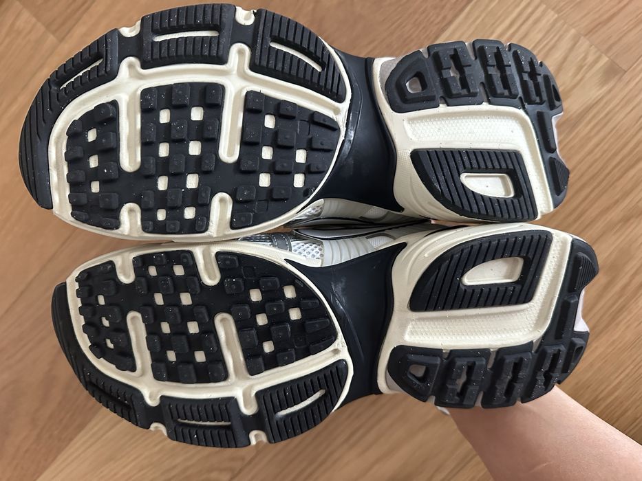 Tênis Nike V2K Run, tamanho 39