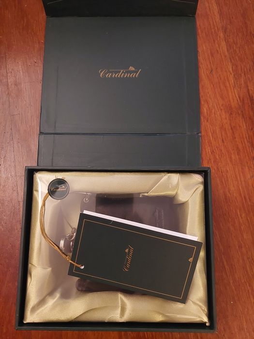 Piersiówka skórzana