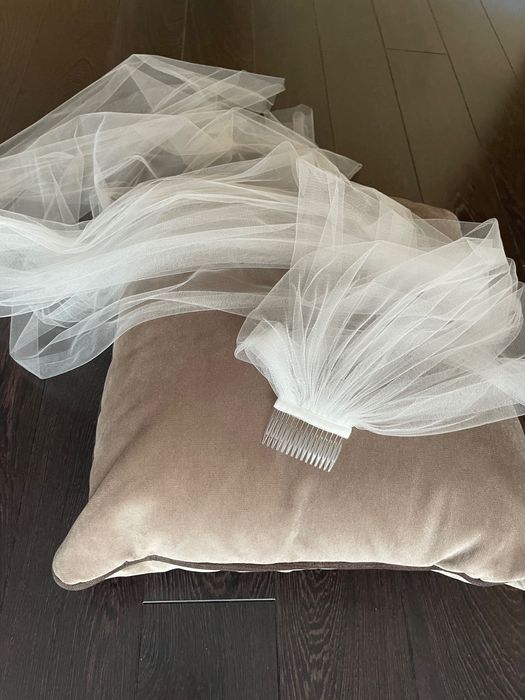 Suknia ślubna z welonem i akcesoriami