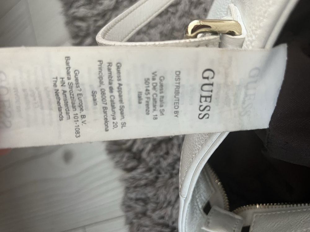 Biała skórzana torebka A4 Guess pojemna shopperbag