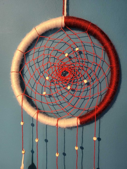 Biało-czerwony łapacz snów