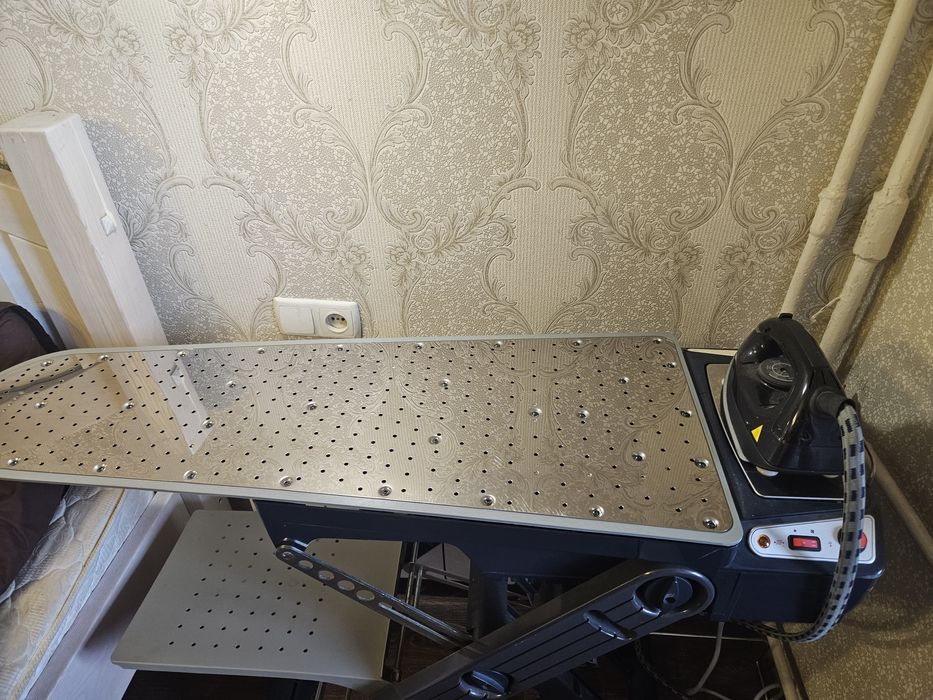 Парогениратор пароочиститель Италия с утюгом и гладильной доской