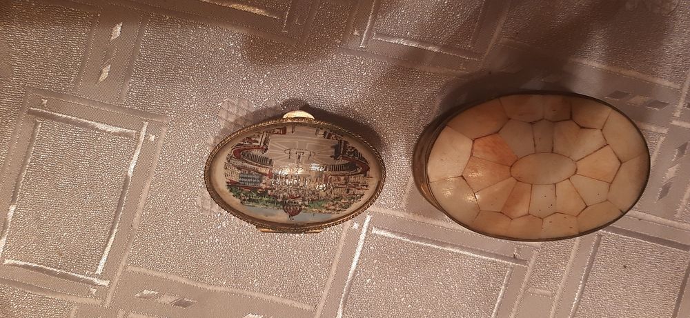 Stare antyczne puzderka