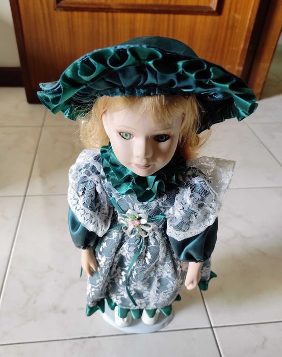 Boneca porcelana - coleção Milano