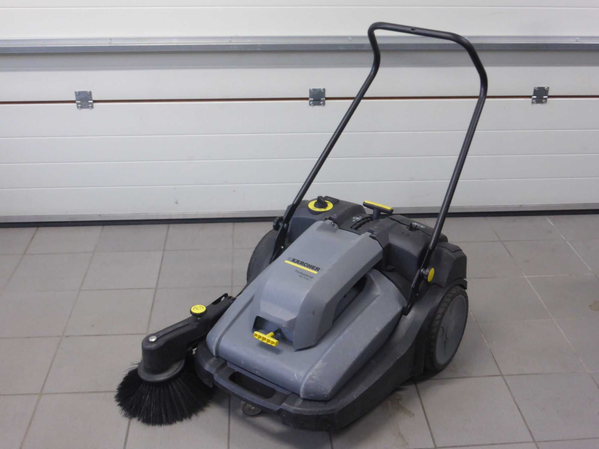 Zamiatarka KARCHER KM 70/30 C bp -akumulatorowa