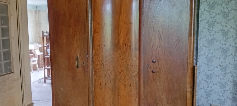 Шафа тридверна для одягу