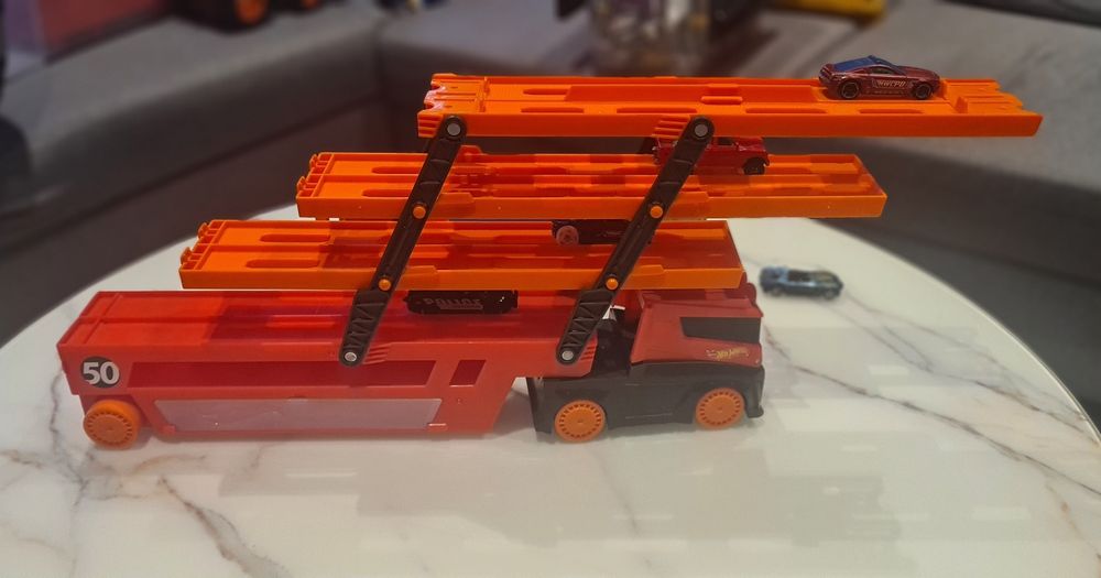 Hot Wheels - Laweta + Rekin