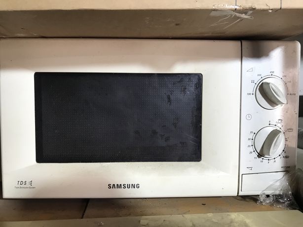 Микроволновая печь Samsung + еще одна