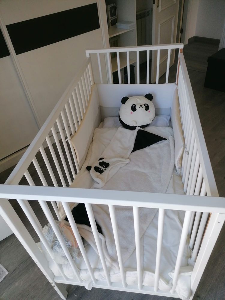 Cama de bebe em madeira