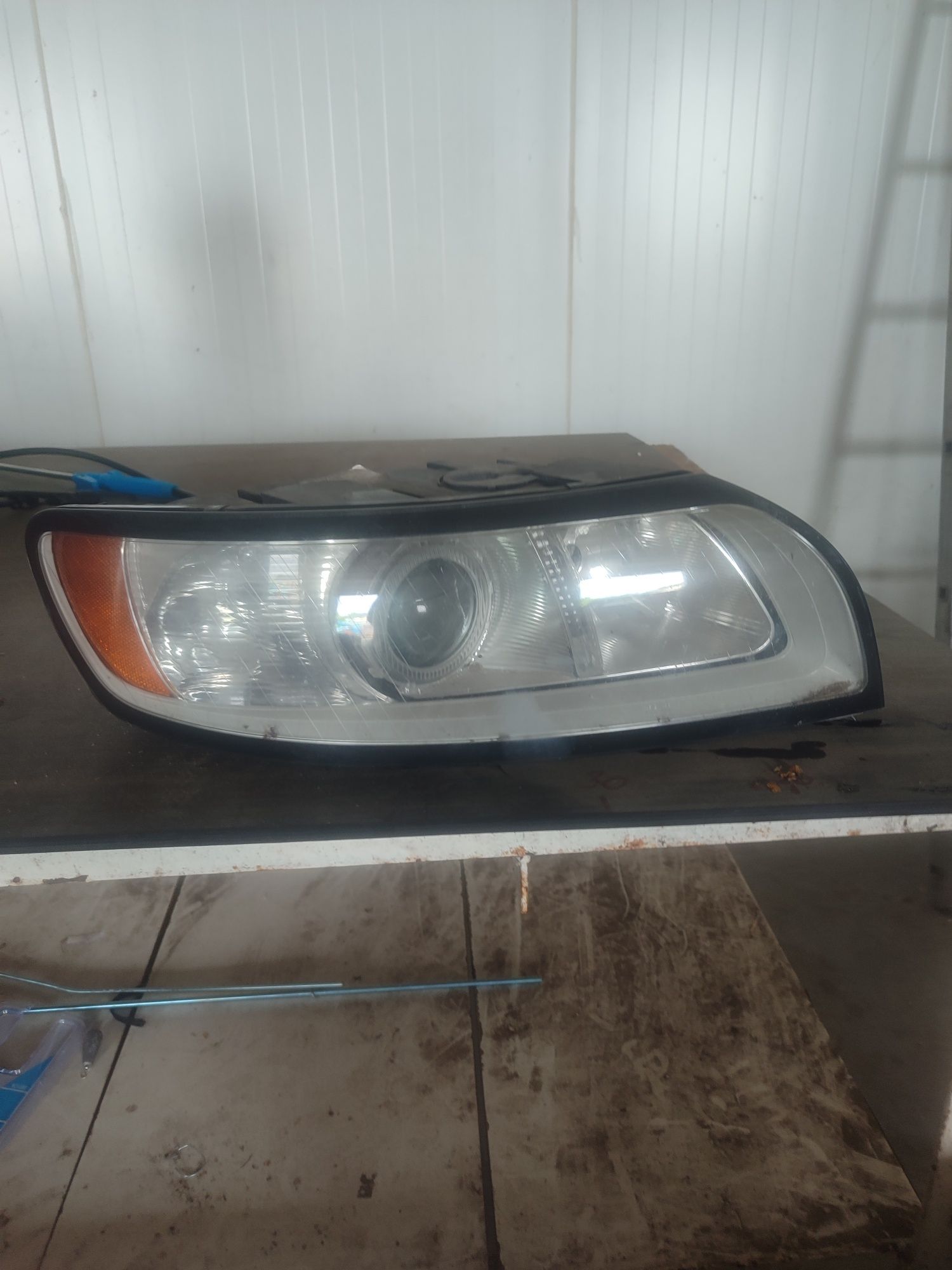 Lampa reflektor przód prawa Volvo S40 V50