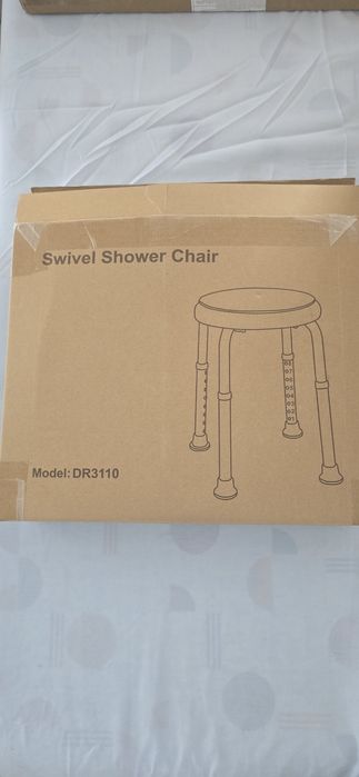 Banco de banho ajustável em altura com assento giratório e pernas com