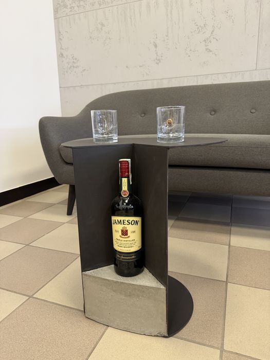 Столик журнальний металевий в стилі лофт