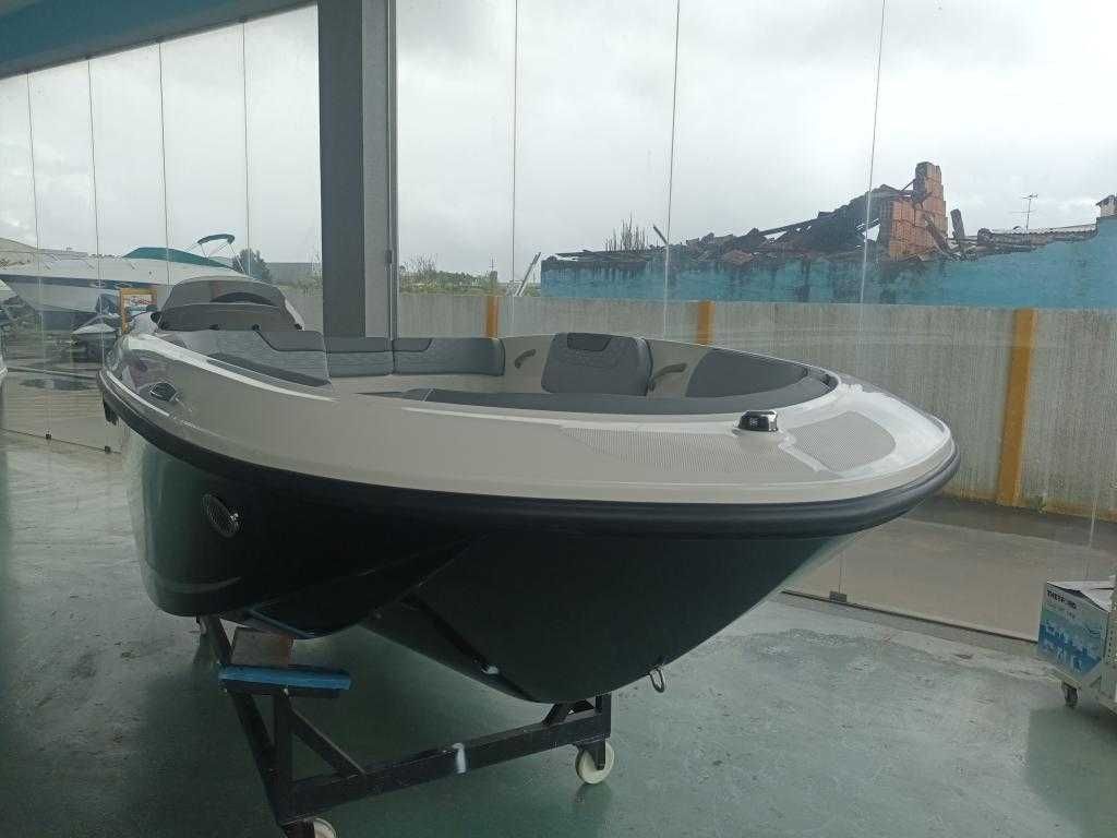 Barco BAYLINER M15 equipado com motor Mercury 50HP ELPT EFI  NOVO