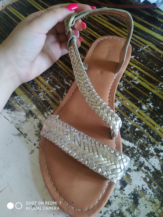 Продам босоножки недорого