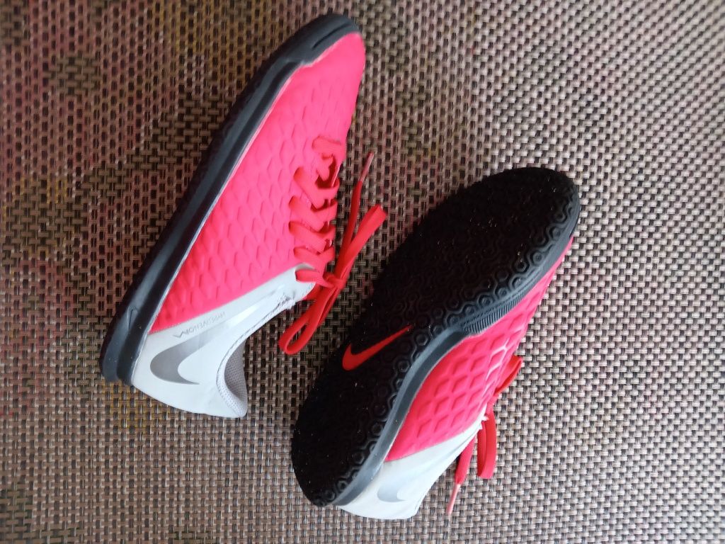 Buty chłopięce Nike rozmiar 33