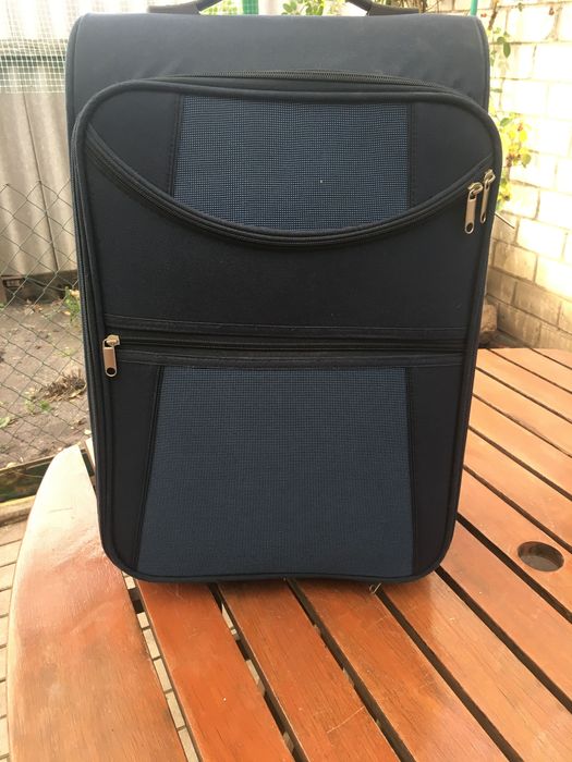 Чемодан дорожный