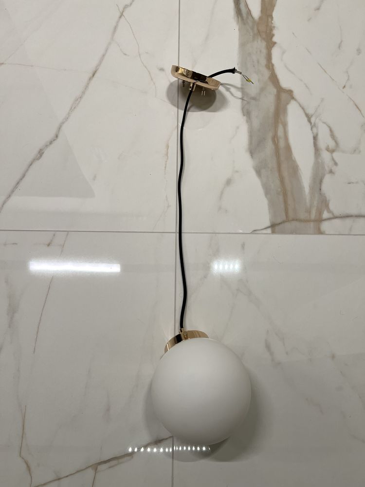 Wisząca lampa kula