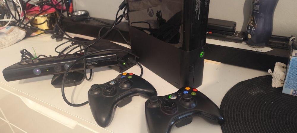 Xbox 360 slim e 320gb pady Kinect po spa