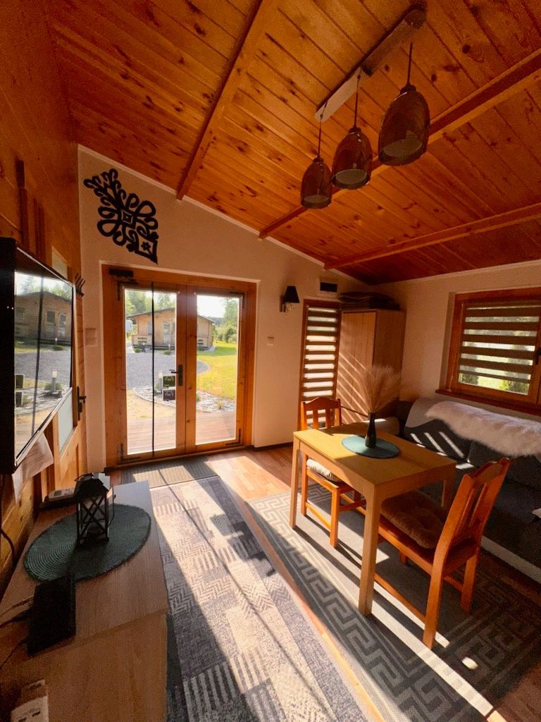 Apartamenty / Domki Letniskowe Noclegi Zbiornik Jeziorsko - LandsBy