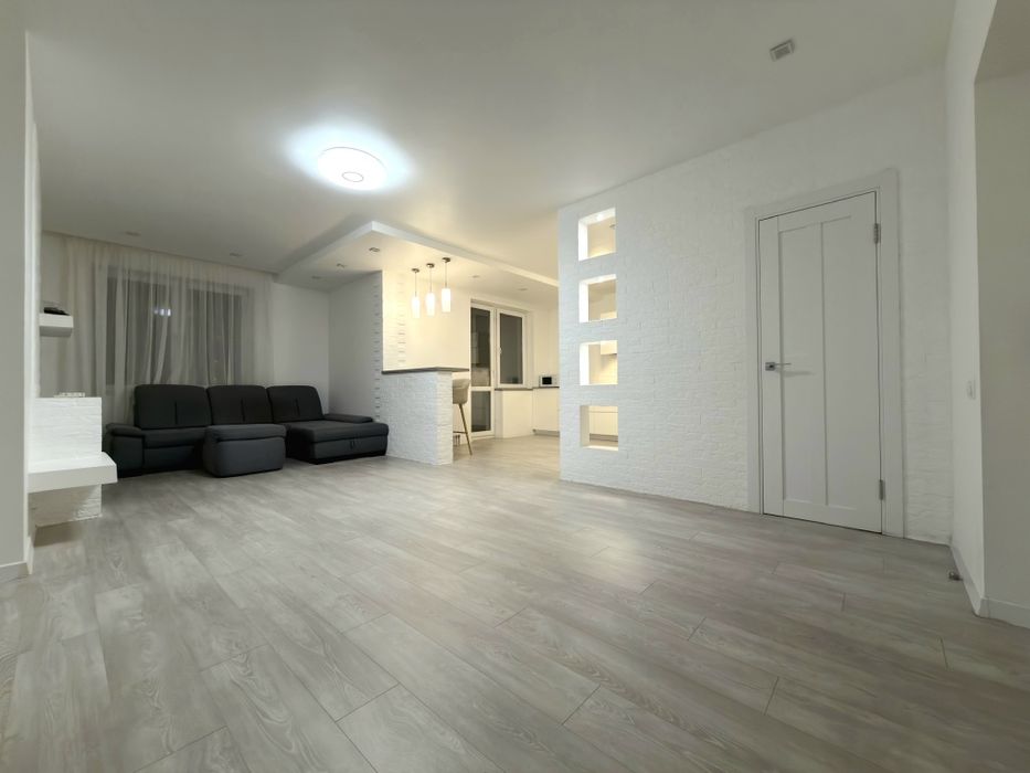 Глушкова 9в, генератор, Іподром, 7 пов, 2 спальні і велика вітальня