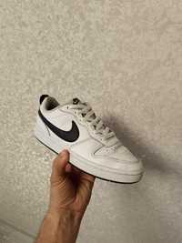 Nike Court Borough Low 2