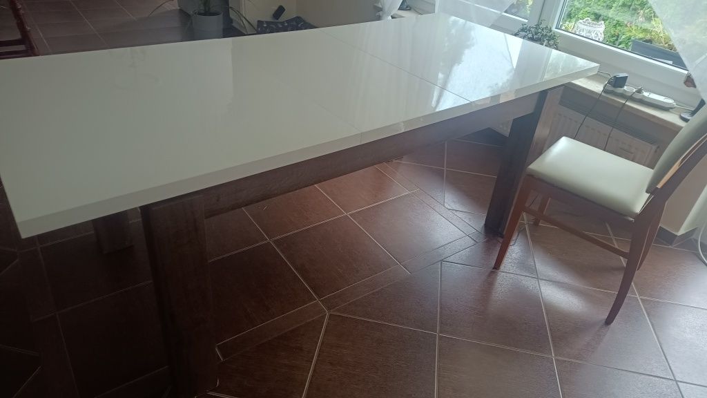 stół rozkładany do salonu