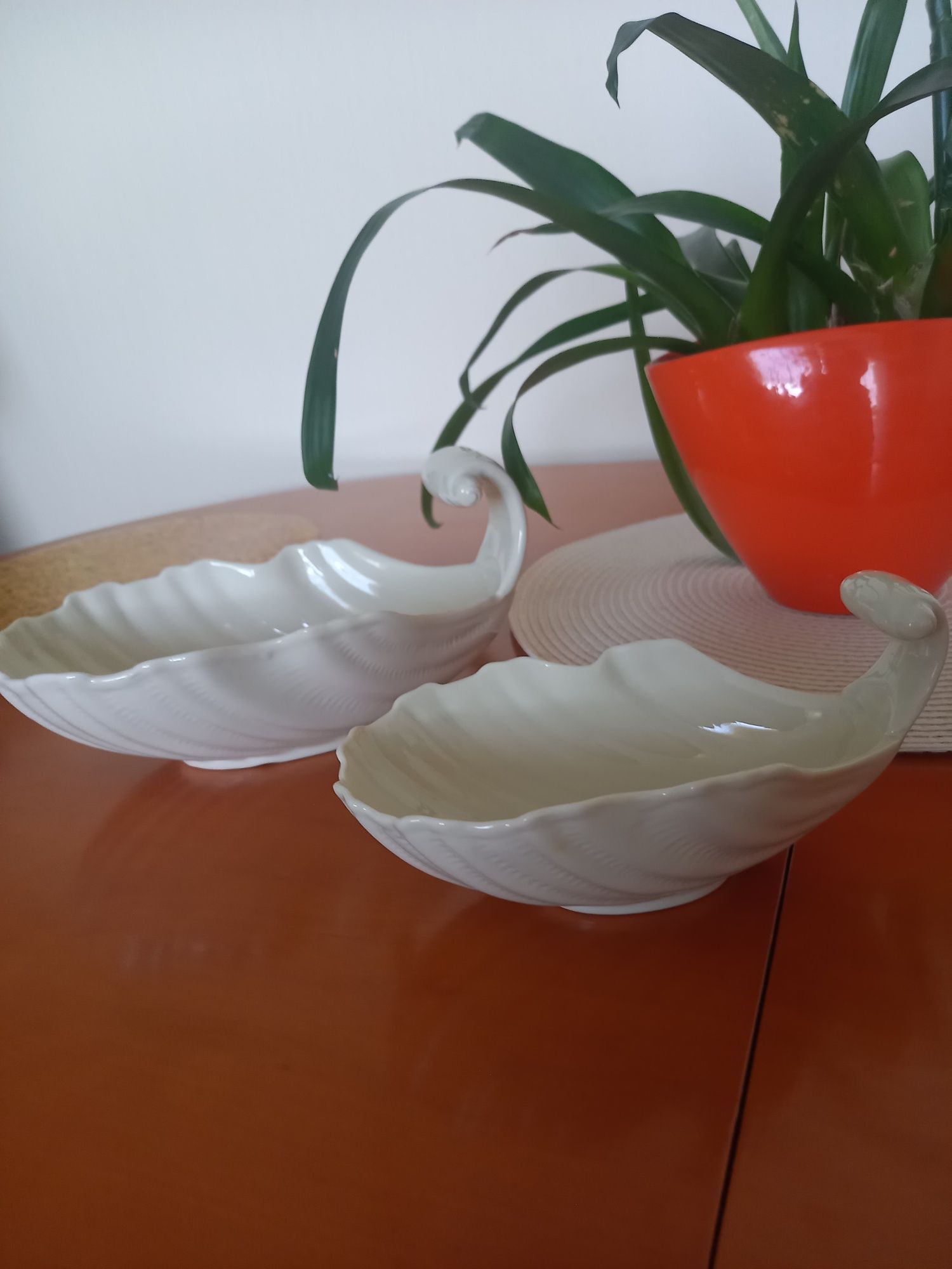Kpl. salaterek porcelanowych  ecru "fala balwan morski"" firmy HEYWOOD