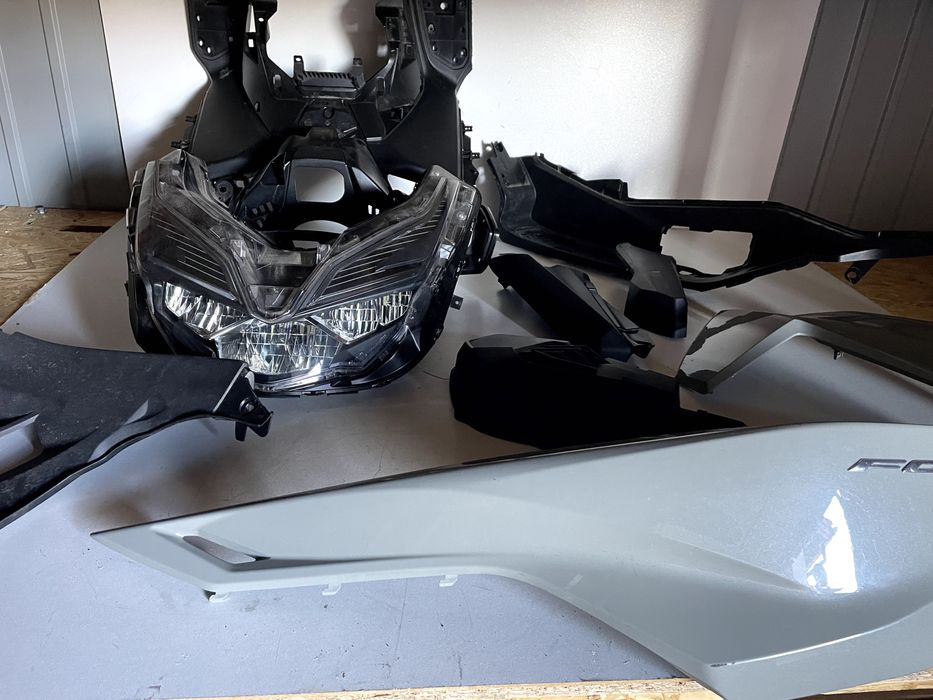 CZESCI Honda Forza NSS 125  350 18r 22r lampa reflektor przód przednia