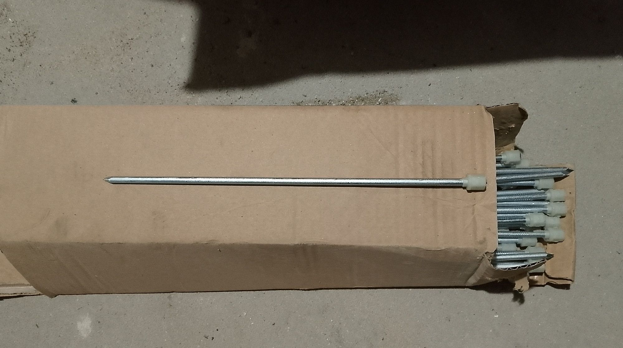 Kołki do styropianu z trzpieniem 26 cm plus zaślepki styropianowe