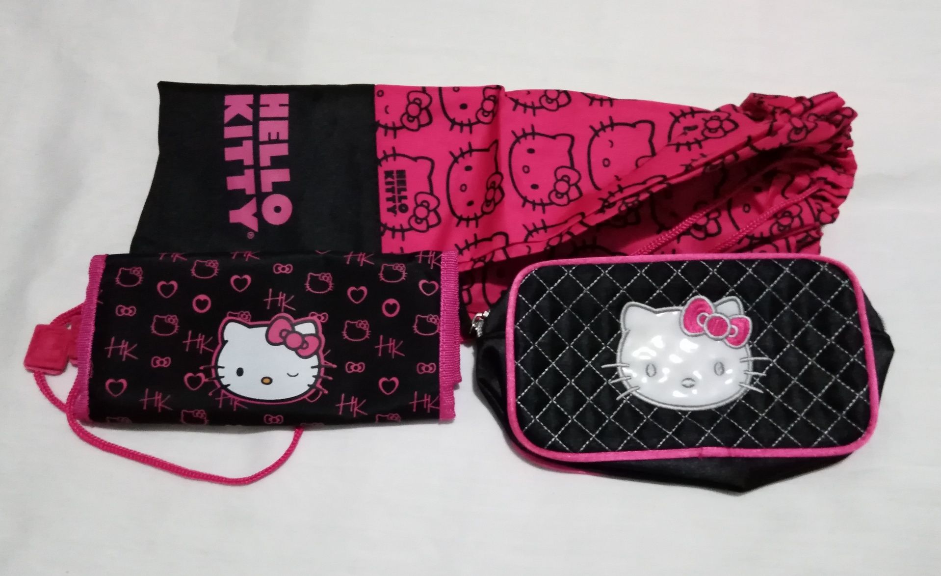 Lote de porta moedas, bolsas, necéssaires, saco e mala da Hello Kitty