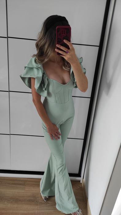 Szałwiowy kombinezon z ozdobnymi rękawami