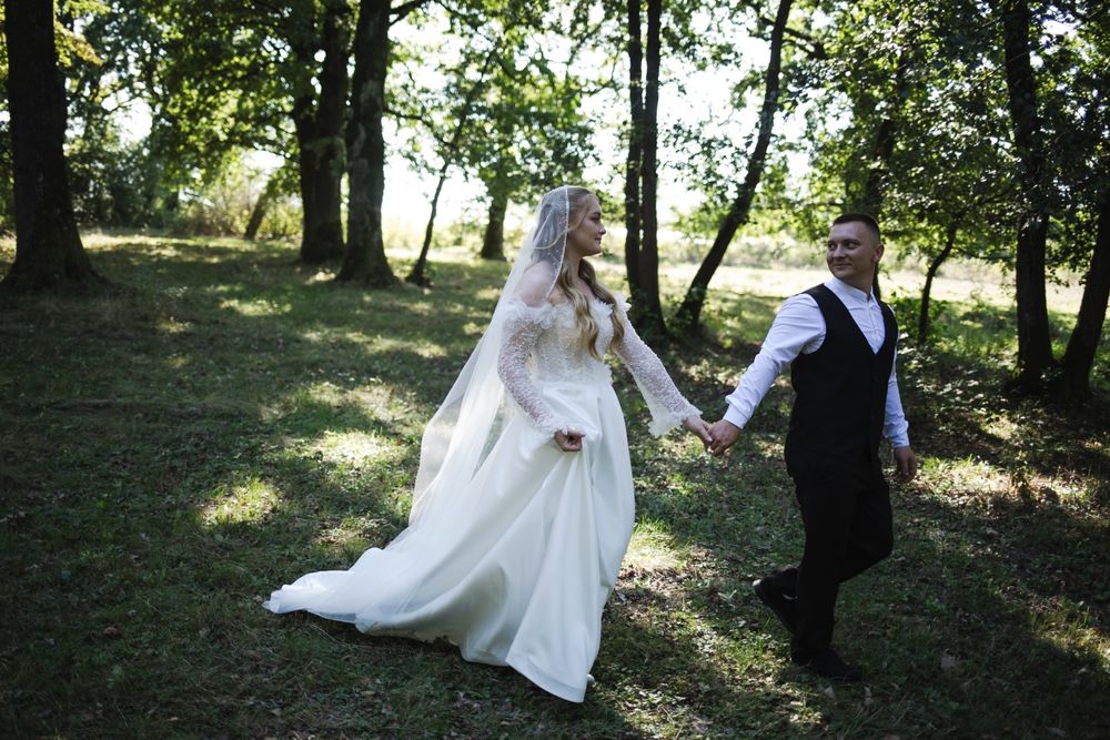 Продам весільну сукню